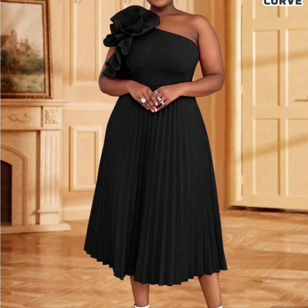 Chic Black One-Shoulder Dress with Floral Accent